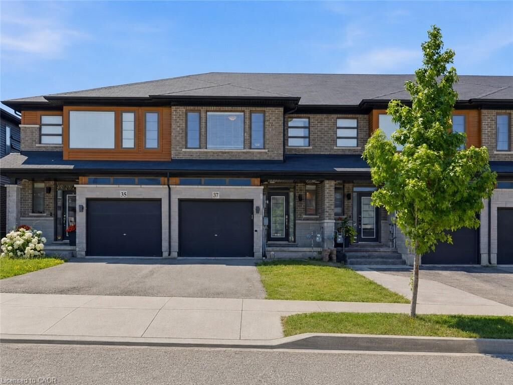 Property Photo:  