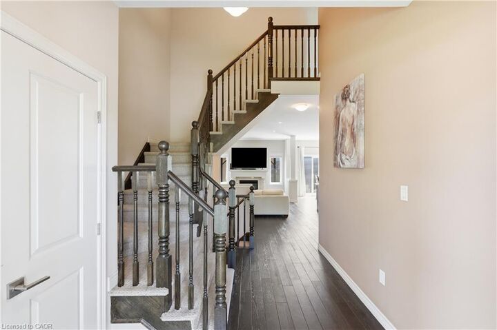 Property Photo:  