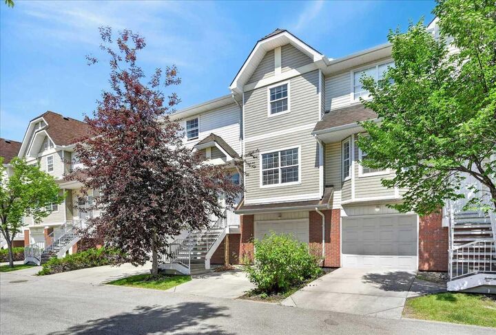 Property Photo: 113 Tuscany Springs Gardens NW AB T3L 2R4