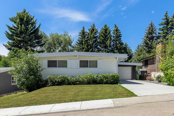 Property Photo:  3415 Benton Drive NW  AB T2L 1W7 