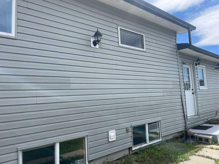 Property Photo: 4702 48 Avenue AB T8S 1W0