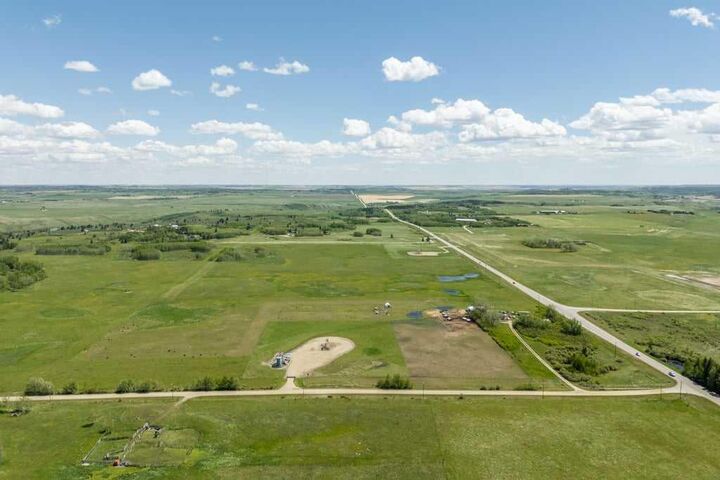 Property Photo: 270012 Range Road 40 AB T4C 3A2