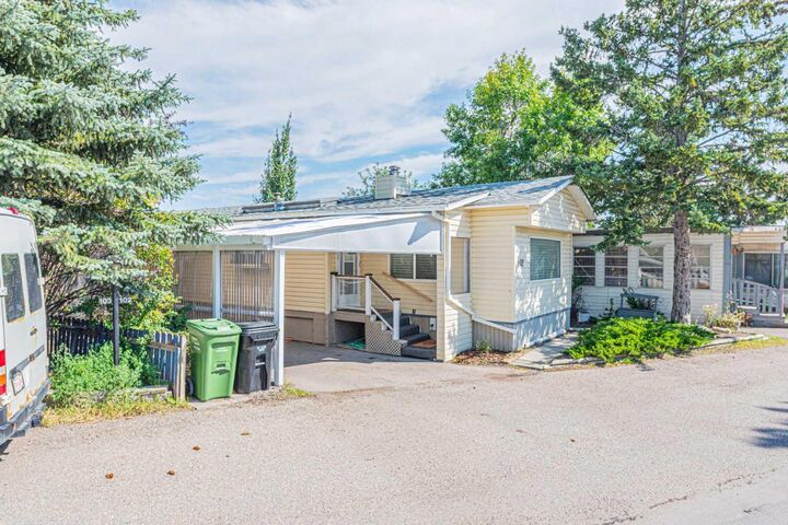 Property Photo:  3223 83 Street NW 102  AB T3B 5N1 