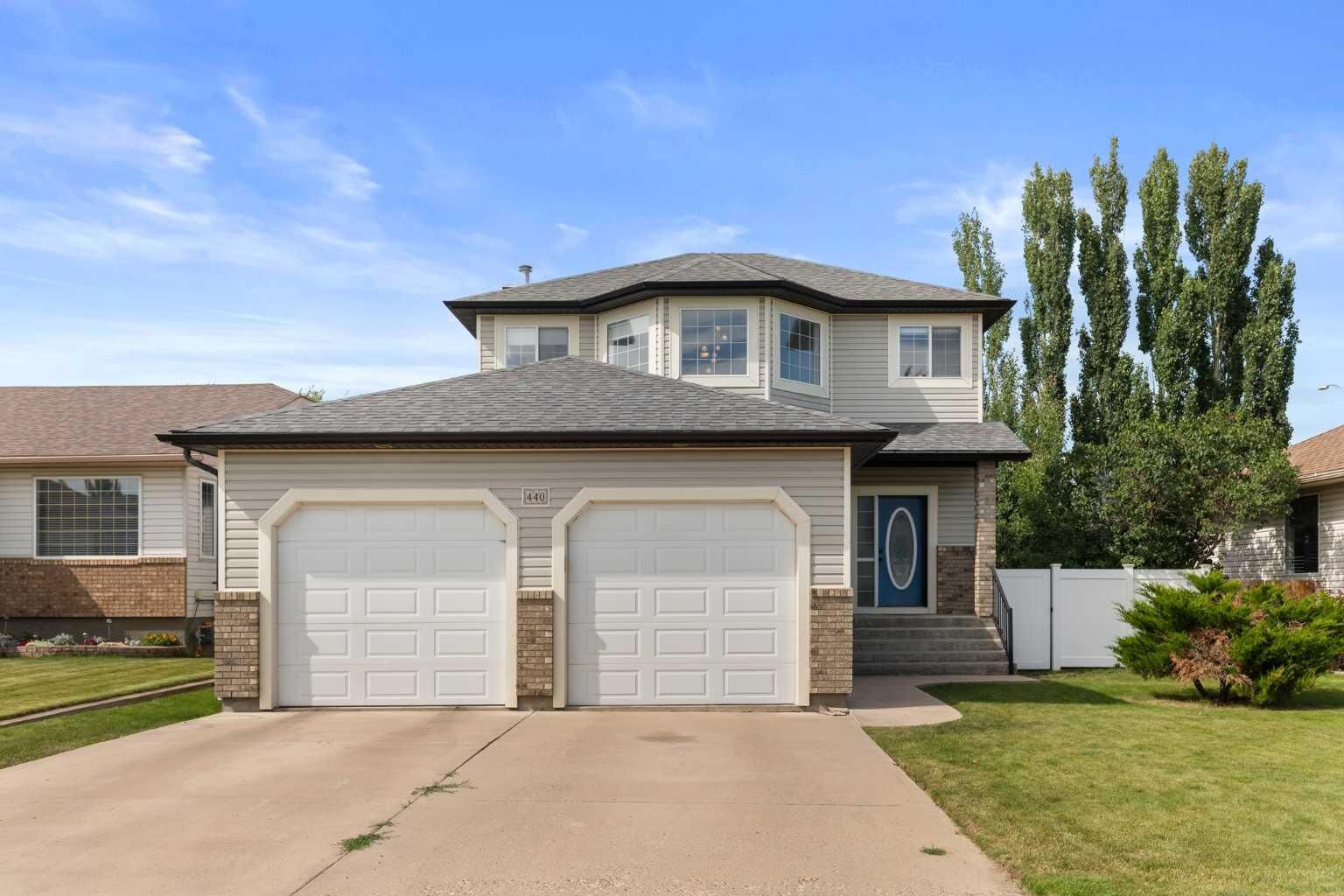 Property Photo:  440 Spruce Way SE  AB T1B 4L5 