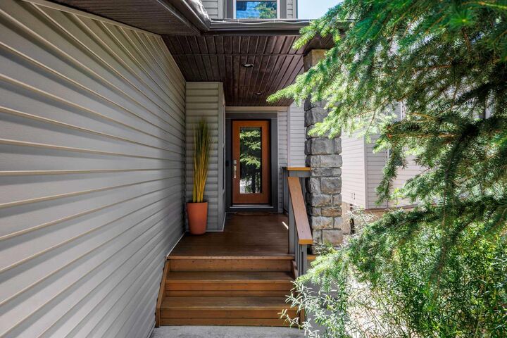 Property Photo:  156 Everoak Close SW  AB T2Y 0C2 