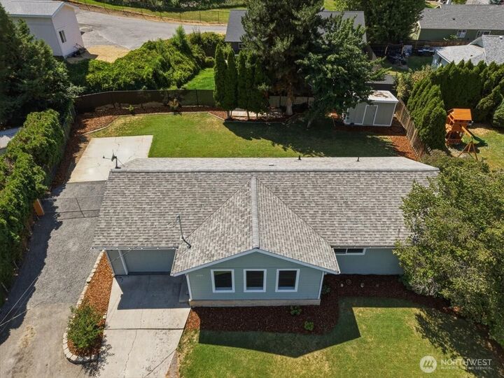 Property Photo:  1004  Vista Pl.  WA 98801 