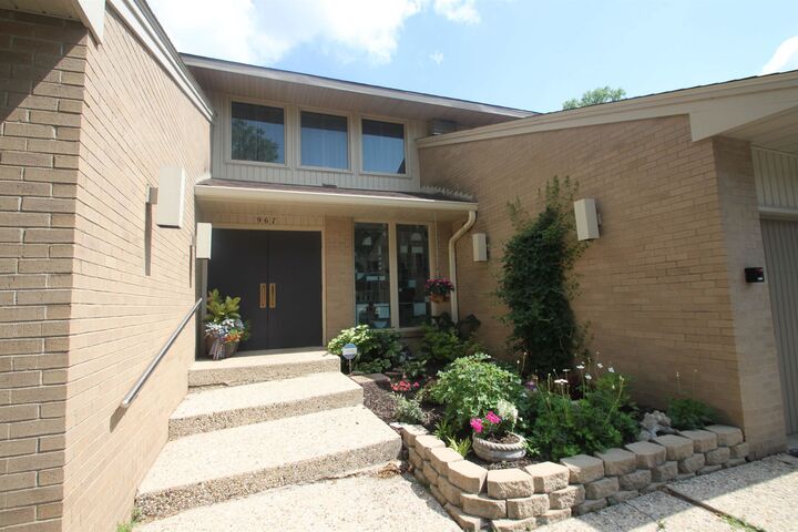 Property Photo: 967 Indian Ter #6 IL 61103