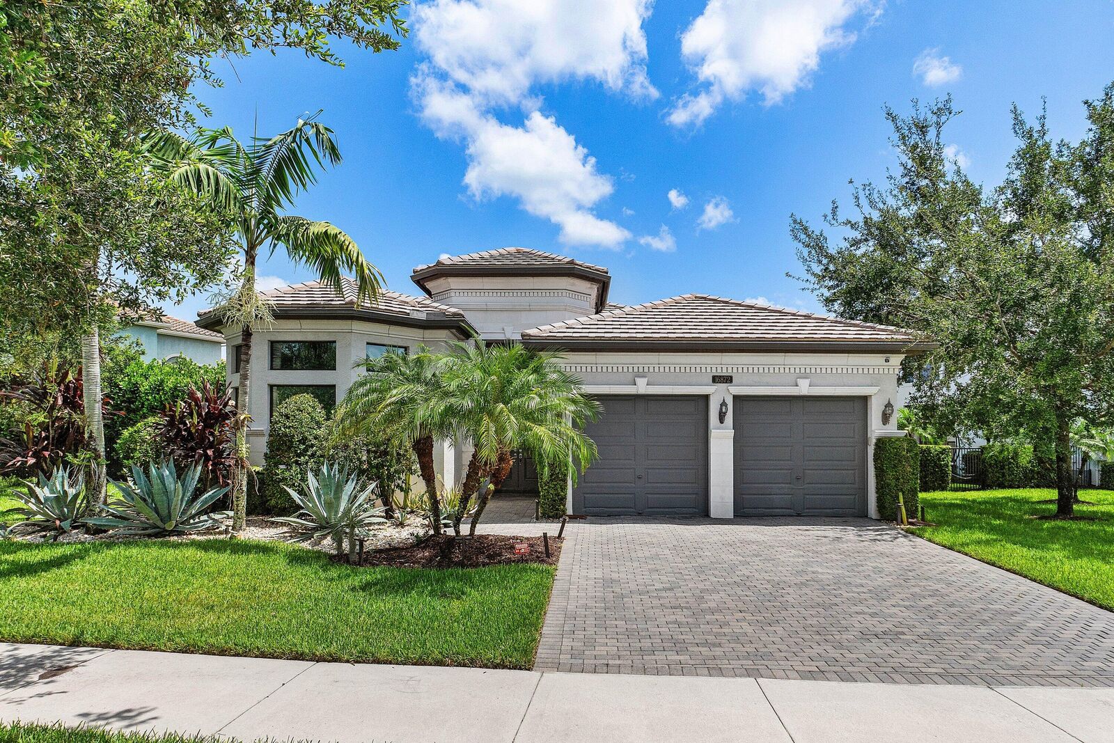Property Photo: 16872 Pavilion Way FL 33446