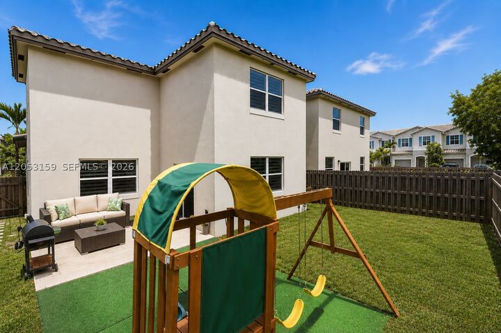 Property Photo: 1367 SE 26th Ter FL 33035