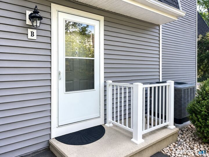 Property Photo: 123 Brittany Farms Road B CT 06053