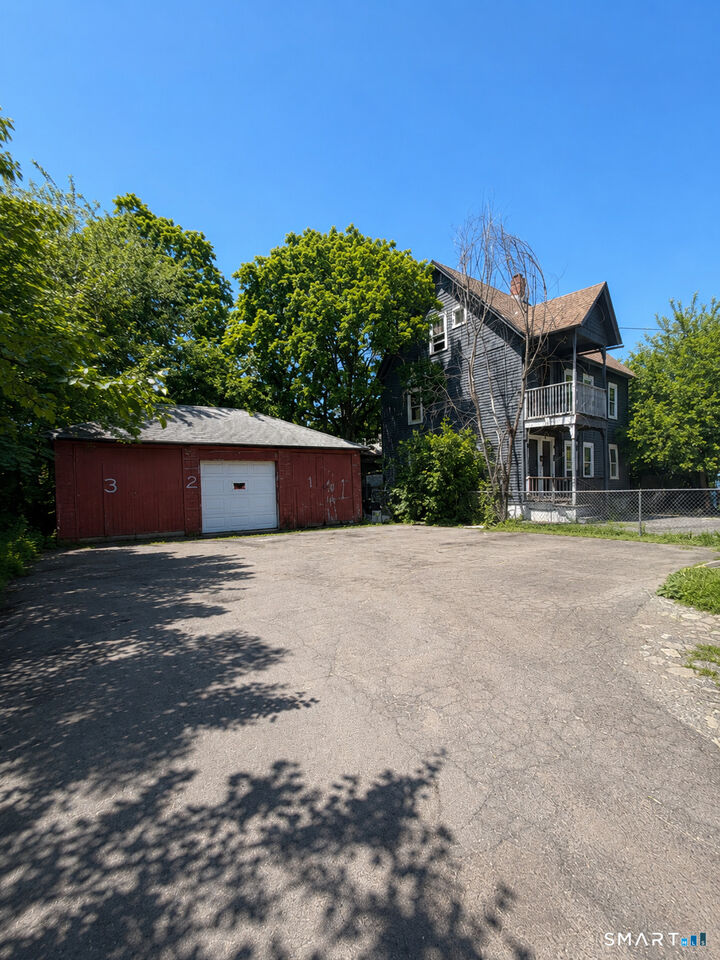 Property Photo:  137-139 Babcock Street  CT 06106 