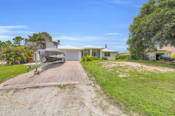 Property Photo: 1295 12th Avenue SW FL 32962