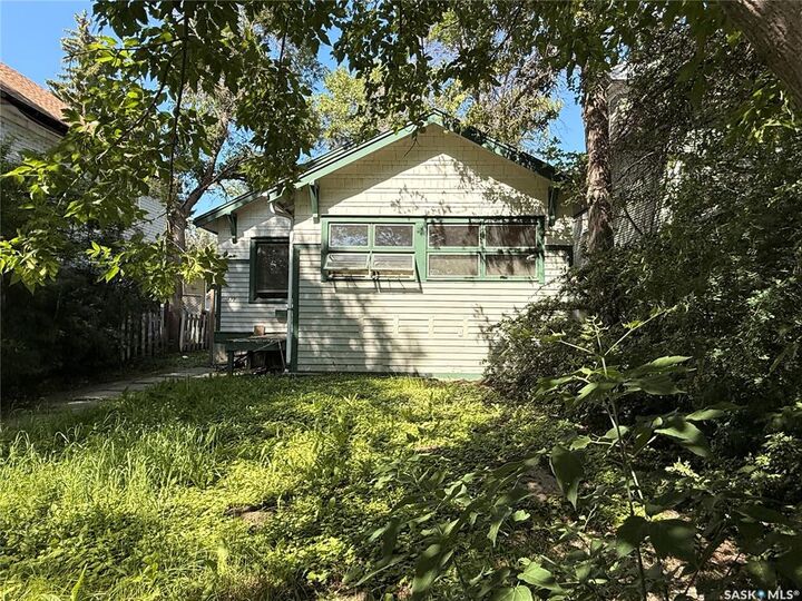 Property Photo:  1422 Robinson Street  SK S4T 2N6 