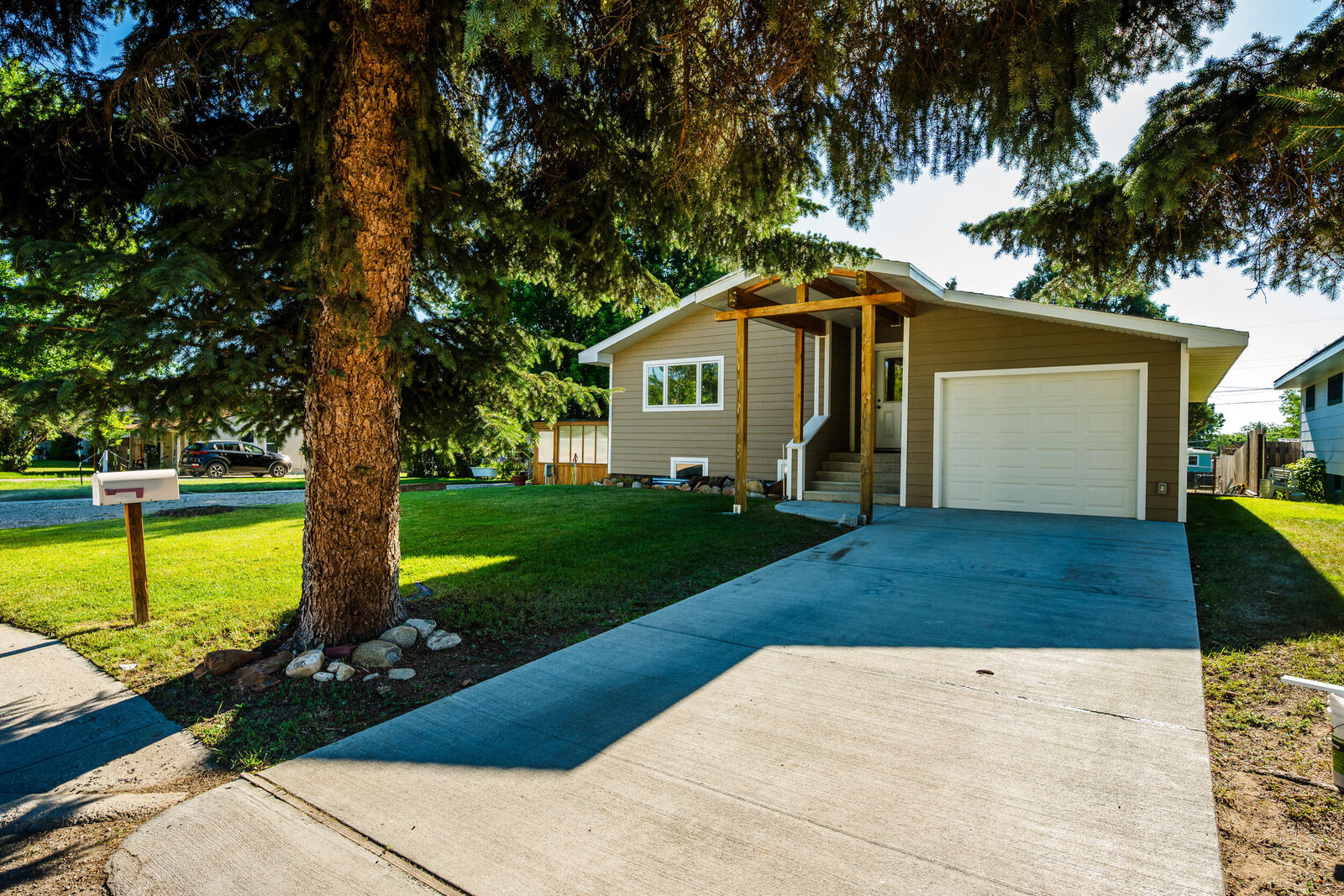 Property Photo: 735 N Carrington Avenue WY 82834