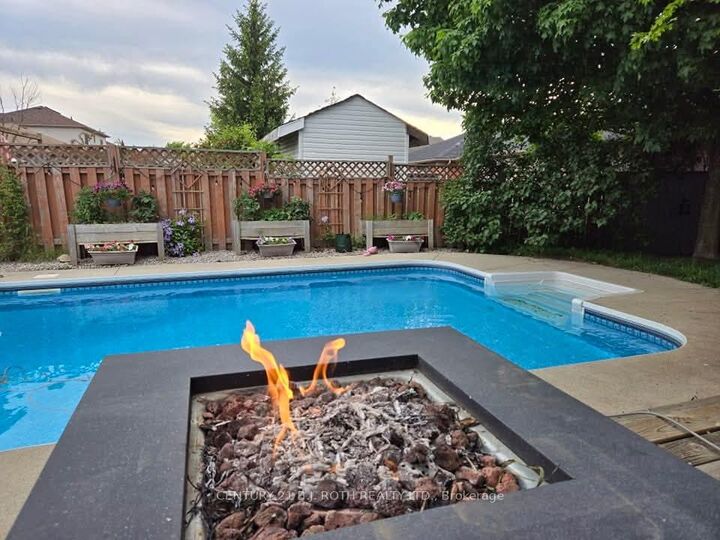Property Photo:  42 Farmstead Crescent  ON L4N 8S1 