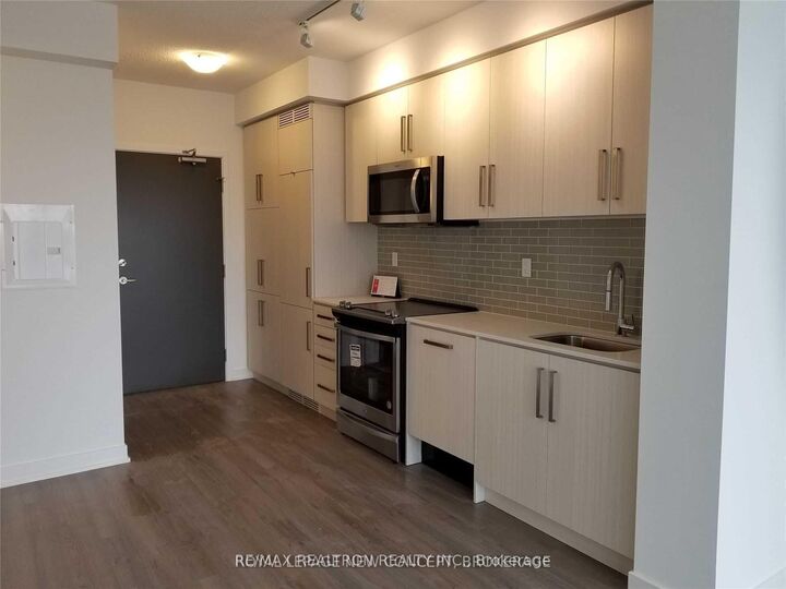 Property Photo: 5180 Yonge Street 1704 ON M2N 0K5
