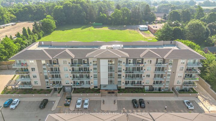 Property Photo: 16 Markle Crescent 208 ON L9G 0H4