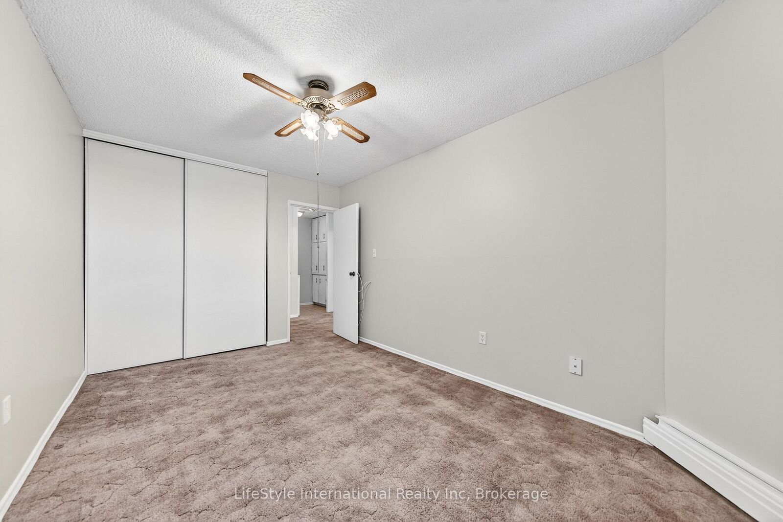 Property Photo: 19 Woodlawn Road E 512 ON N1H 7B1
