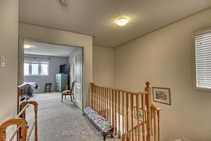 Property Photo: 39 Laurendale Avenue ON L4P 4A8