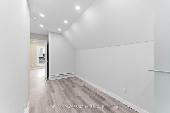 Property Photo:  759 Barton Street E # Upper  ON L8L 3A9 