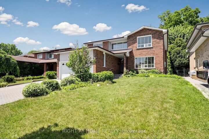 Property Photo: 2614 Pollard Drive ON L5C 3H1