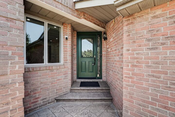 Property Photo: 3346 Chartrand Crescent ON L5L 4C5