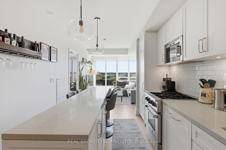 Property Photo:  25 Malcolm Road 606  ON M4G 0C1 