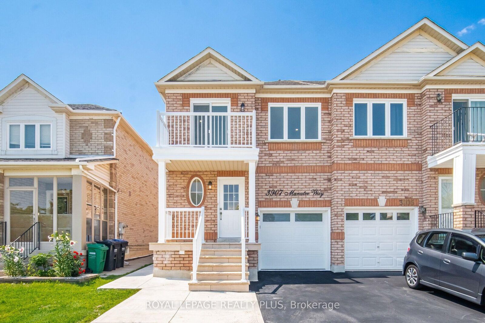 Property Photo: 3907 Manatee Way ON L5M 6P5