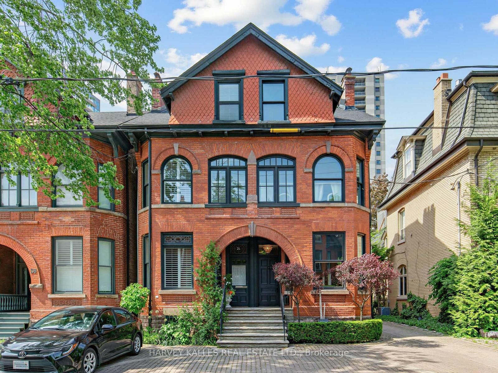 Property Photo: 32 Bernard Avenue ON M5R 1R2