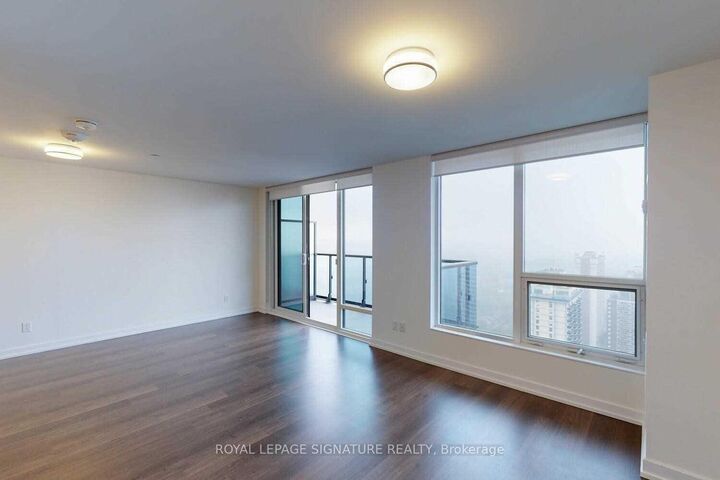 Property Photo:  18 Erskine Avenue 3401  ON M4P 0C9 