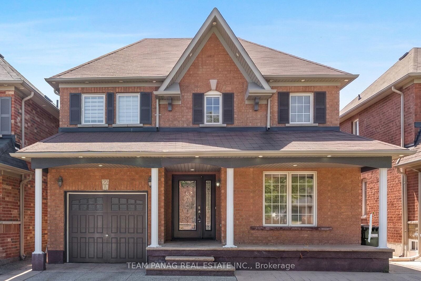 Property Photo: 22 Beresford Crescent ON L6P 2M2