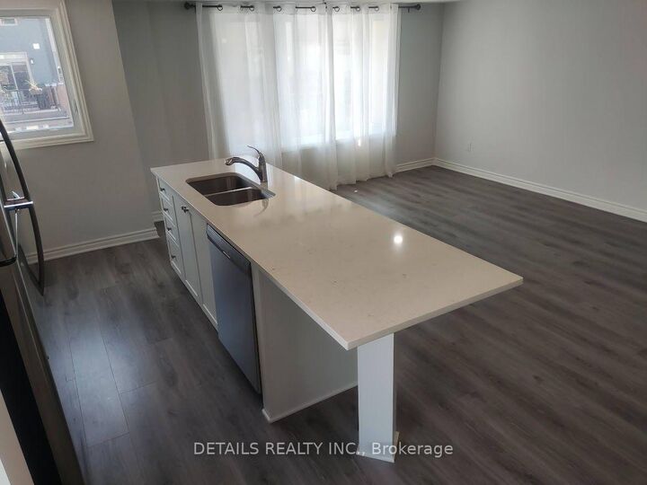 Property Photo:  800 Kiniw Private  ON K1K 5A3 