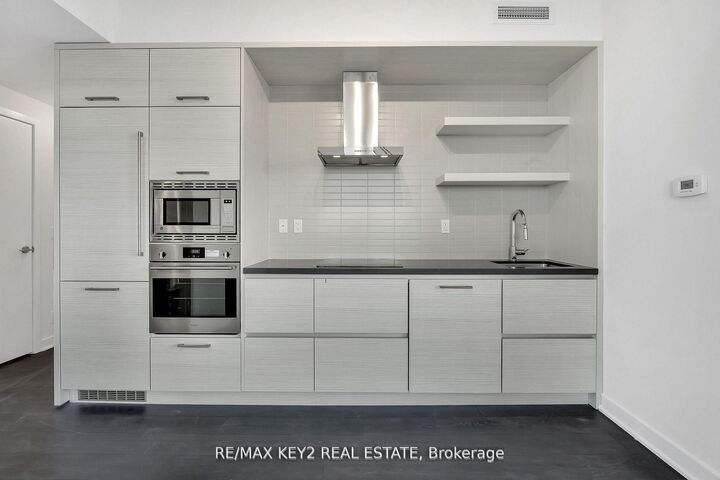 Property Photo:  2221 Yonge Street 3402  ON M4S 0B8 