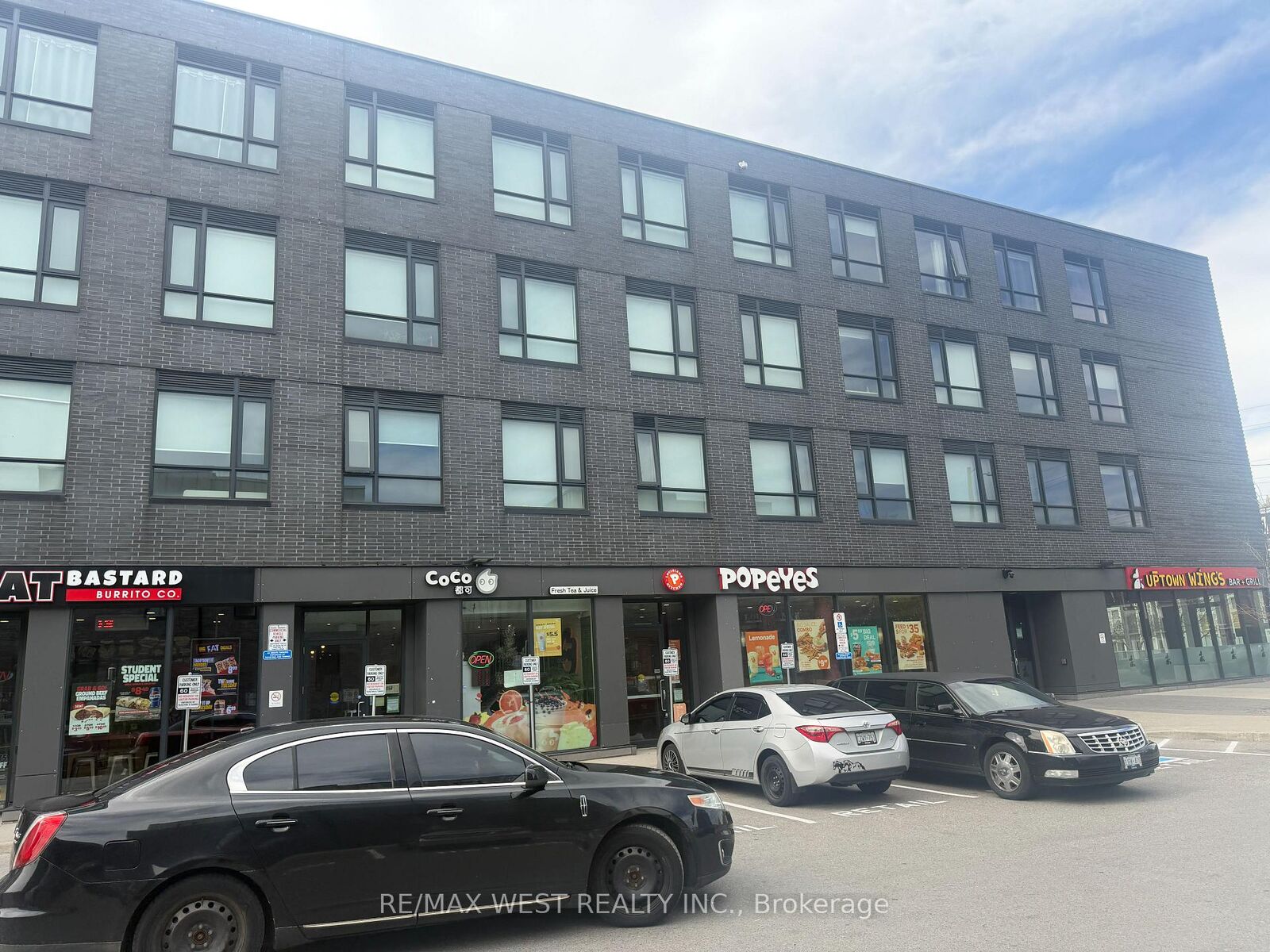 Property Photo: 1800 Simcoe Street N 302 ON L1G 0C2