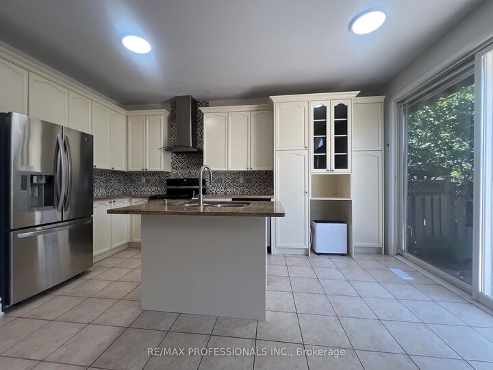 Property Photo: 3895 Henrietta Way Main ON L5M 7Y4