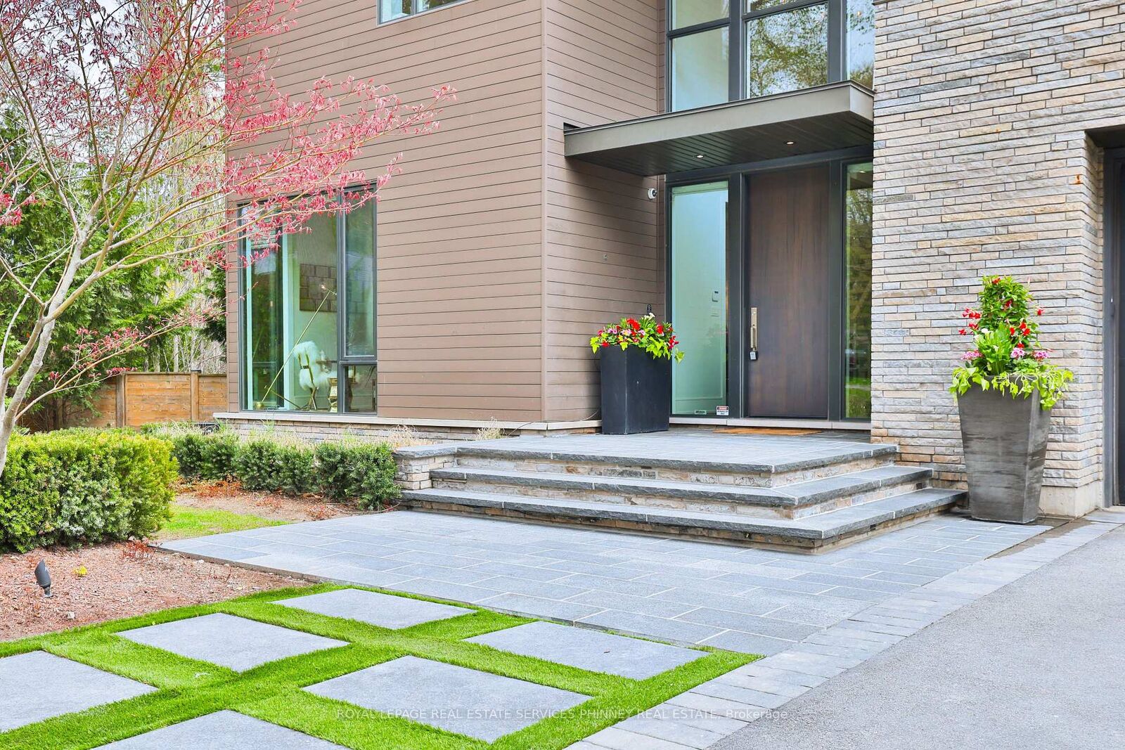 Property Photo: 1102 Crestview Street ON L6J 2C6