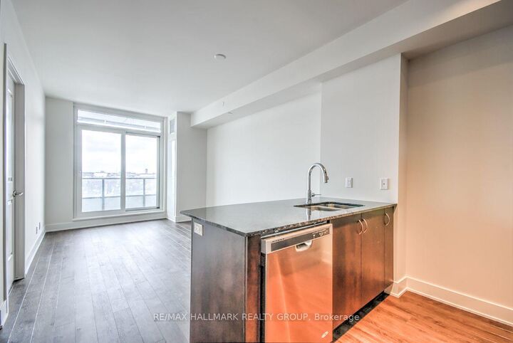 Property Photo: 485 Richmond Road 1509 ON K2A 0G2