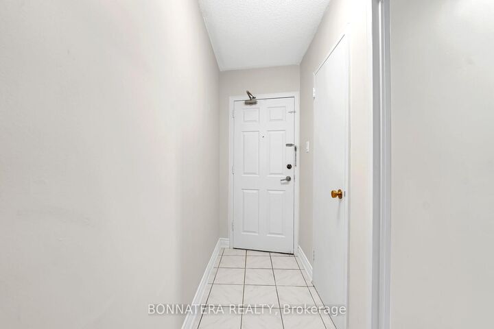 Property Photo: 3065 Queen Frederica Drive 905 ON L4Y 3A3