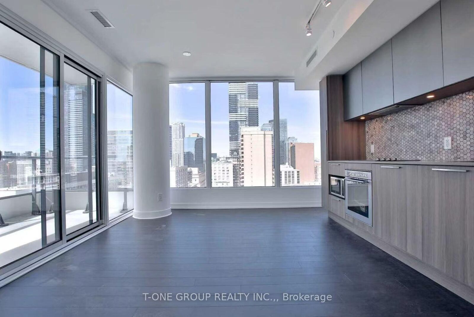 Property Photo:  85 Wood Street 3003  ON M4Y 0E8 