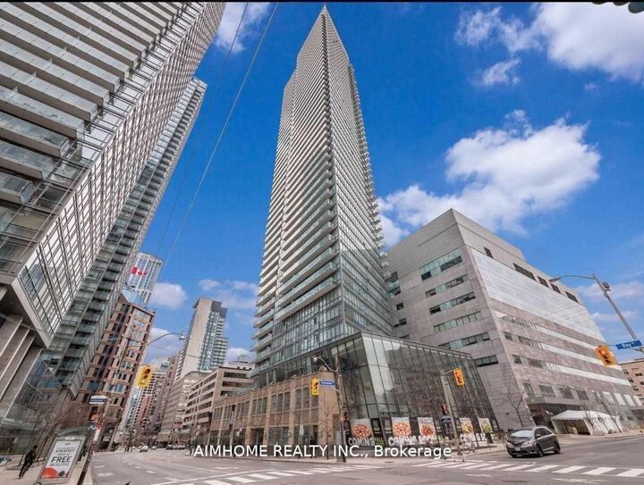 Property Photo: 832 Bay Street 2007 ON M5S 1Z6