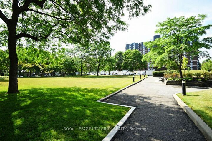 Property Photo: 1705 Playfair Drive 810 ON K1H 8P6