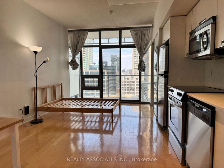 Property Photo:  33 Charles Street E 2210  ON M4Y 0A2 