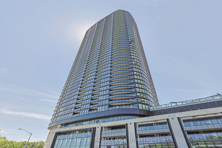 Property Photo: 585 Bloor St East Street 821 ON M4W 0B3