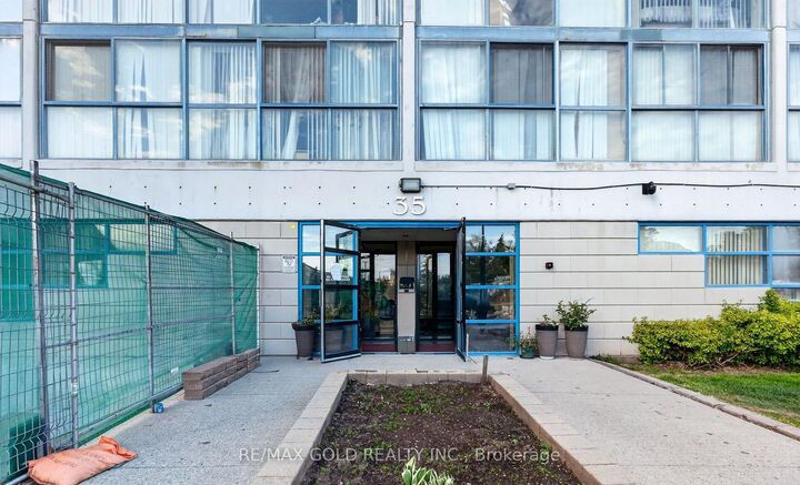 Property Photo:  35 Trailwood Drive 1911  ON L4Z 3L6 