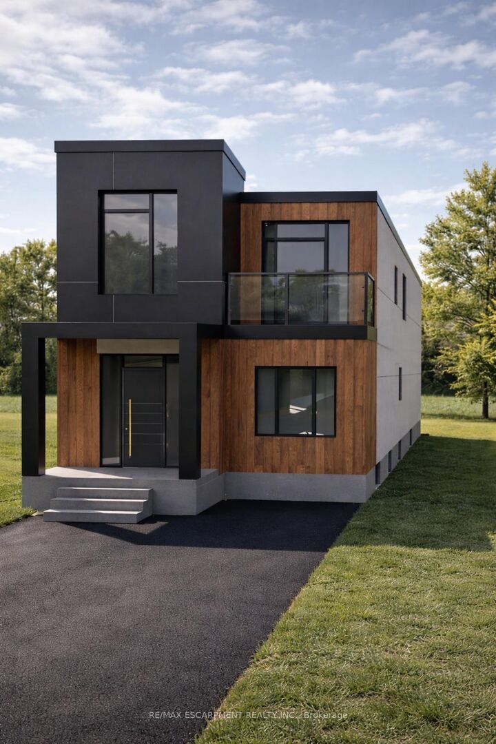 Property Photo: 1033 Alexandra Avenue ON L5E 1Z9