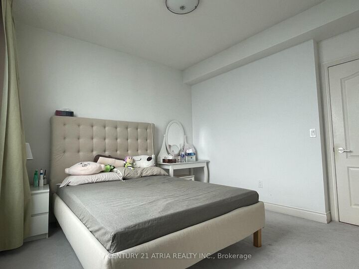 Property Photo: 50 Brian Harrison Way Ph3502 ON M1P 5J4