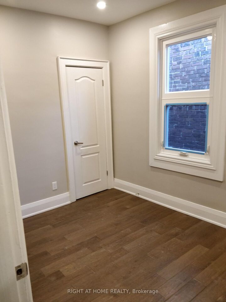 Photo de la propriété: 755 Dupont Street 2 ON M6G 1Z5