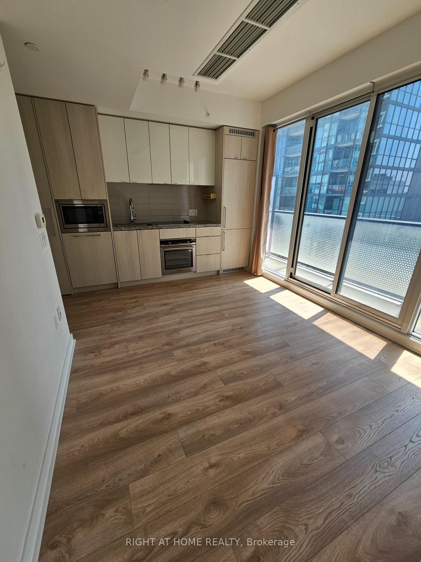 Property Photo:  115 Blue Jays Way 4308  ON M5V 0N4 