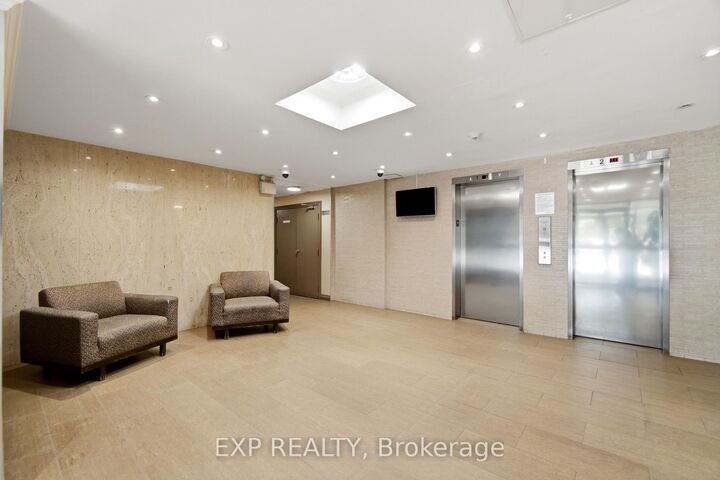 Property Photo: 3120 Kirwin Avenue 1102 ON L5A 3R2