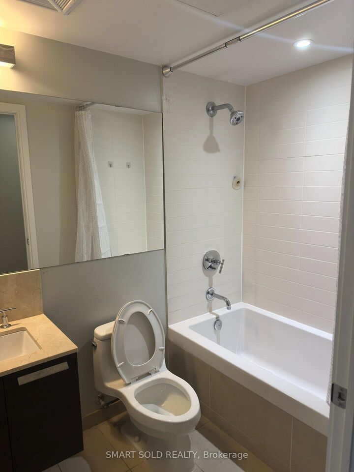 Property Photo:  42 Charles Street E 1907  ON M4Y 0B7 